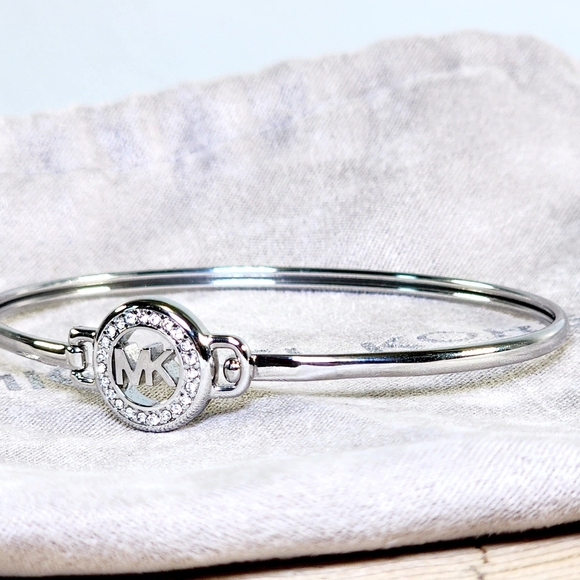 MICHAEL KORS PAVÉ SILVER TONE BANGLE BRACELETS. LOT OF 3. - Picture 3 of 11